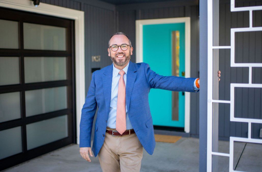 A Napa midcentury modern home for sale.